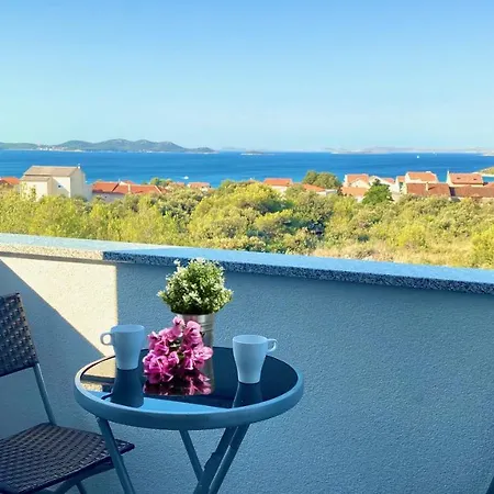 アパート - Kornati - De 40 M2 Avec Piscine Pakoštane