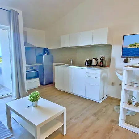 - Kornati - De 40 M2 Avec Piscine Pakoštane