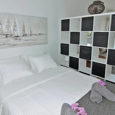 - Kornati - De 40 M2 Avec Piscine Lägenhet Pakoštane