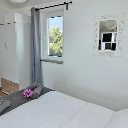 - Kornati - De 40 M2 Avec Piscine Lägenhet Pakoštane