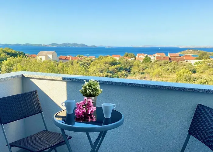 Apartman - Kornati - De 40 M2 Avec Piscine Pakostane