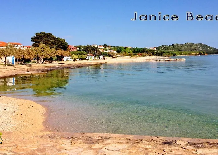 - Kornati - De 40 M2 Avec Piscine Apartman