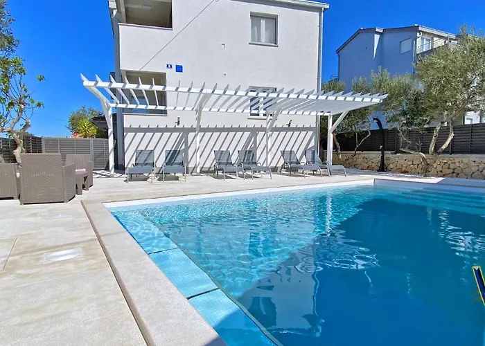 - Kornati - De 40 M2 Avec Piscine Apartman *