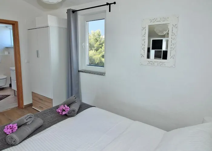 - Kornati - De 40 M2 Avec Piscine Apartman Pakostane