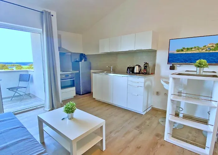 - Kornati - De 40 M2 Avec Piscine Pakoštane