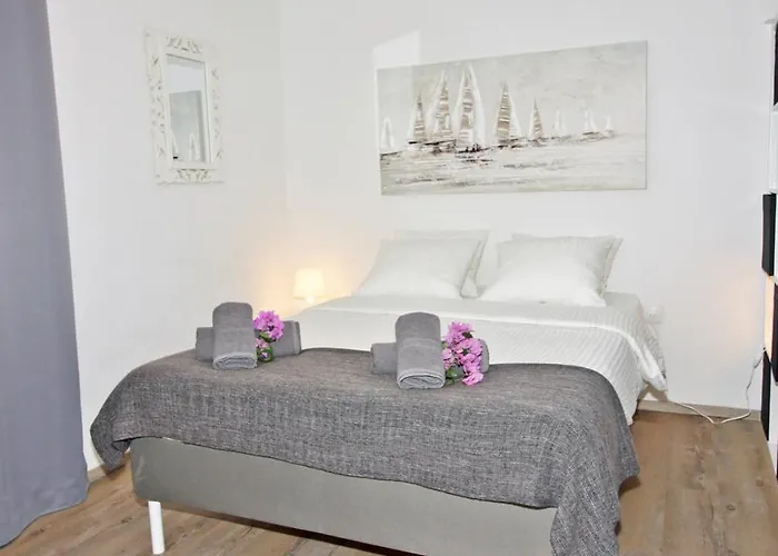 - Kornati - De 40 M2 Avec Piscine Pakoštane